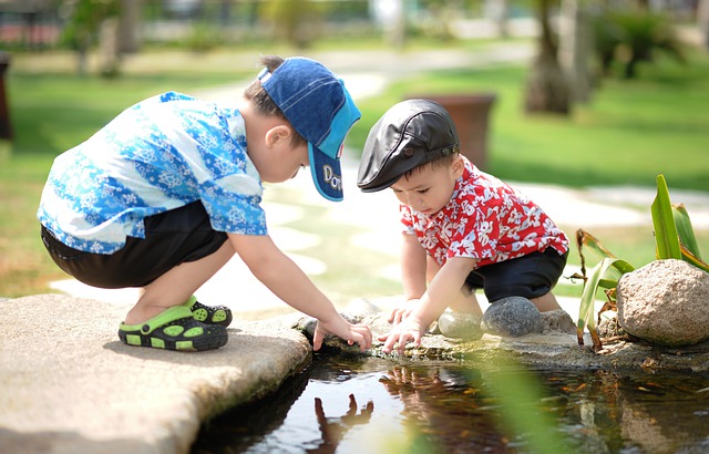 Draußen spielen und warum es für Kinder wichtig ist